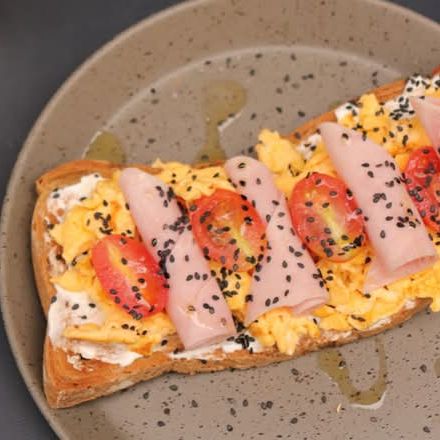 Jamón y Huevo Toast